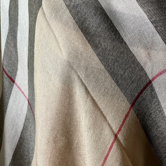 Burberry Cashmere Wrap/Shawl Scarf. - Picture 4 of 15